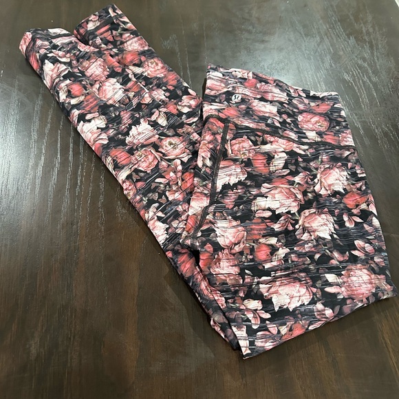 Lululemon leggings size 8 - Picture 1 of 2